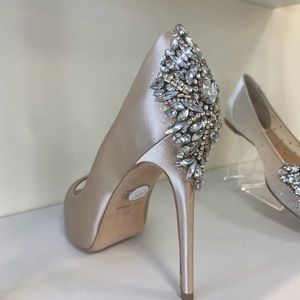 New badgley mischka bridal shoes! Sizes 7 and 8